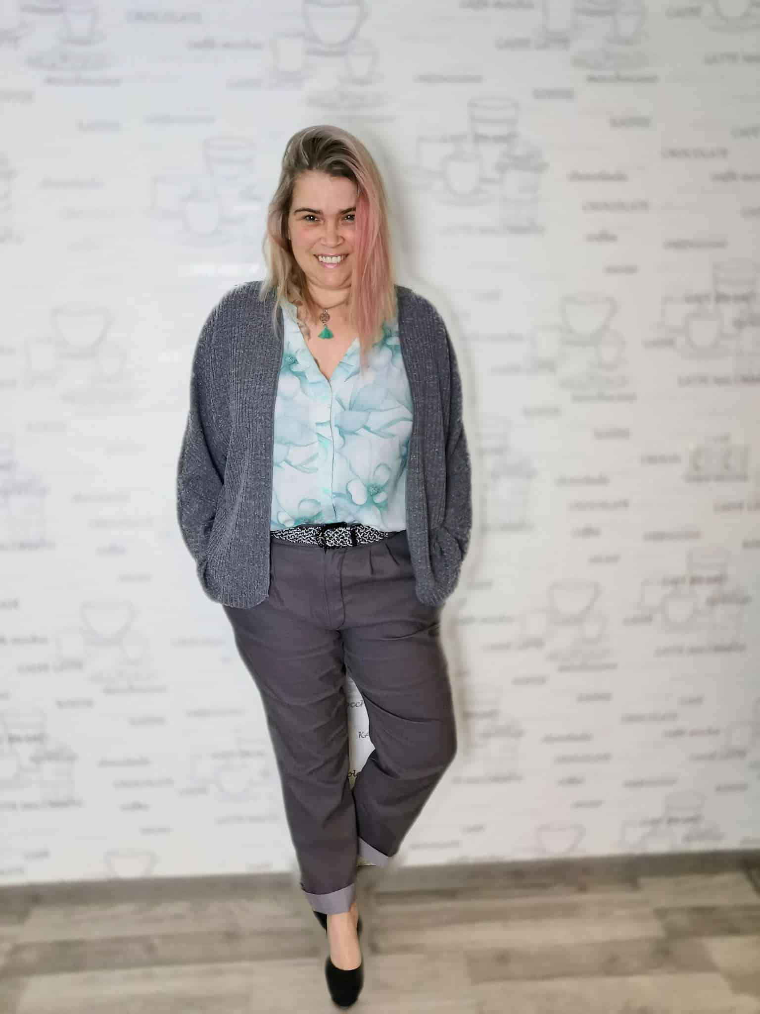 Outfit für Büro nähen - Chinohose Helen, Bluse Cadiz, Cardigan Chicago - Schnittmuster - Meine Herzenswelt - Silke Lang