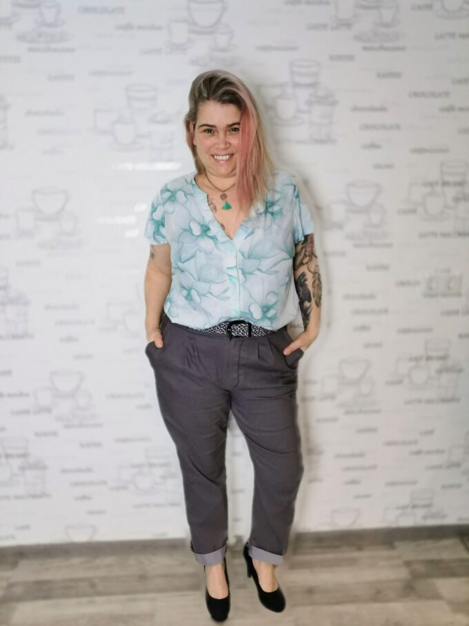 Outfit für Büro nähen - Chinohose Helen, Bluse Cadiz, Cardigan Chicago - Schnittmuster - Meine Herzenswelt - Silke Lang