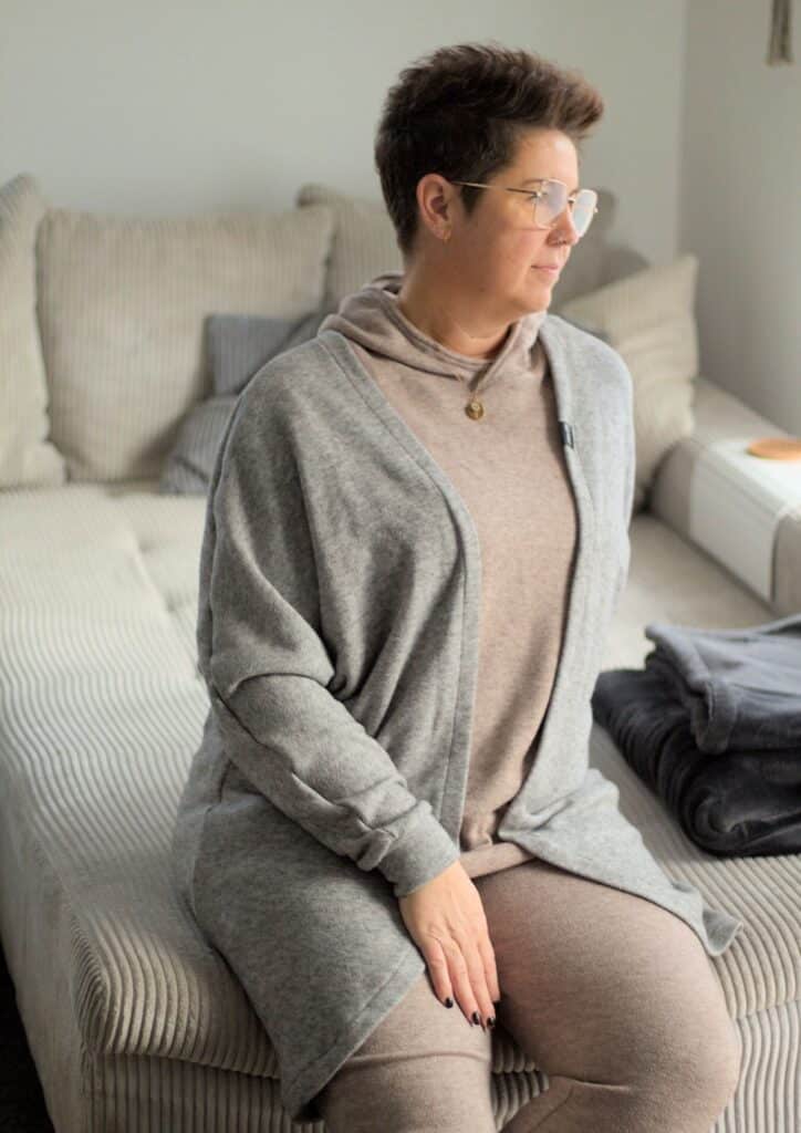 Outfit aus Strickstoffen nähen - Schnittmuster Strickstoffe - Strickhose nähen - Strickpullover nähen - Meine Herzenswelt - Simone Schmuch Stück