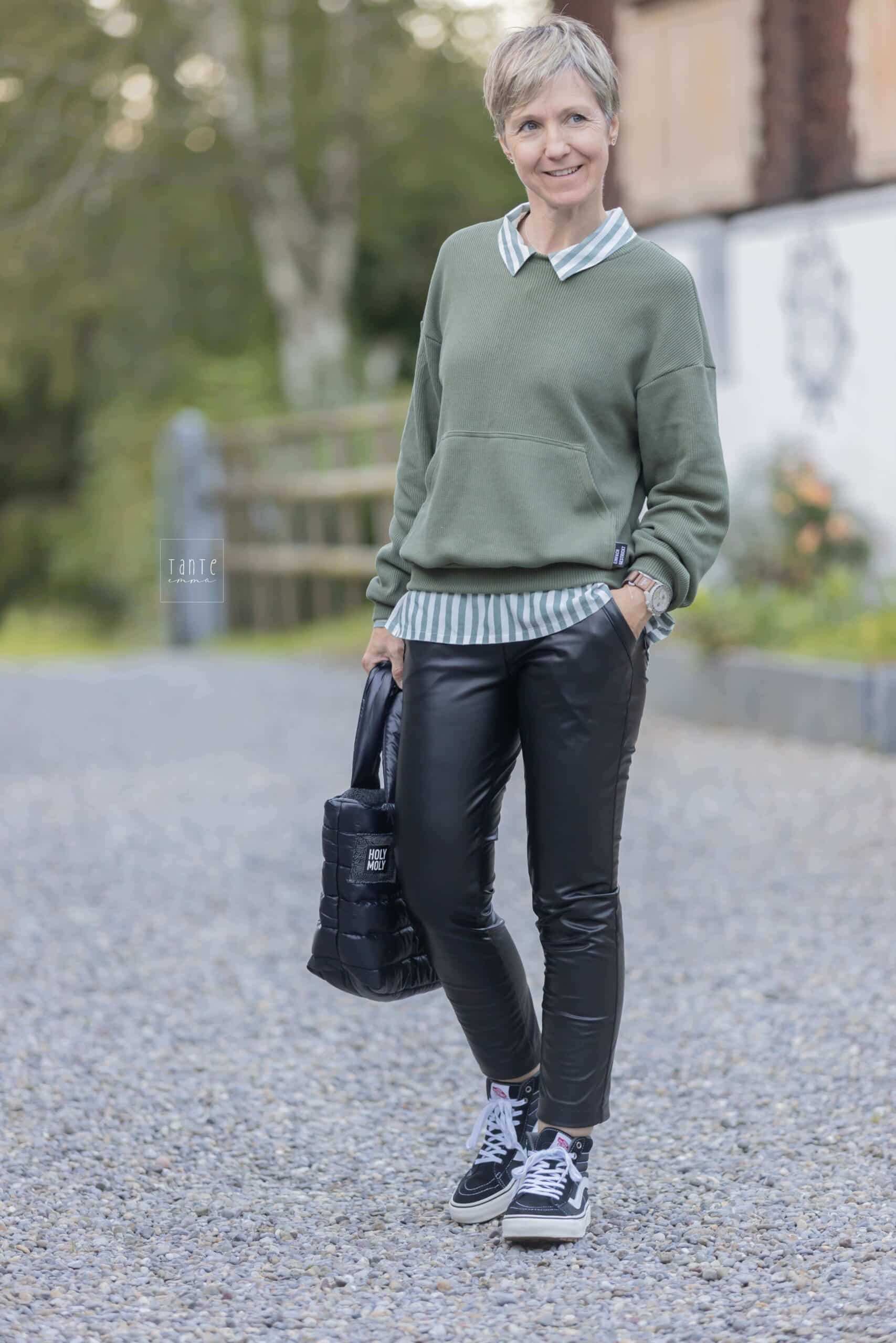 E050 Titelbild Outfit zum Nähen Kombi Schnittmuster Hose Jill Pullover Boston Bluse Cassis - Ledderleggings nähen - Meine Herzenswelt