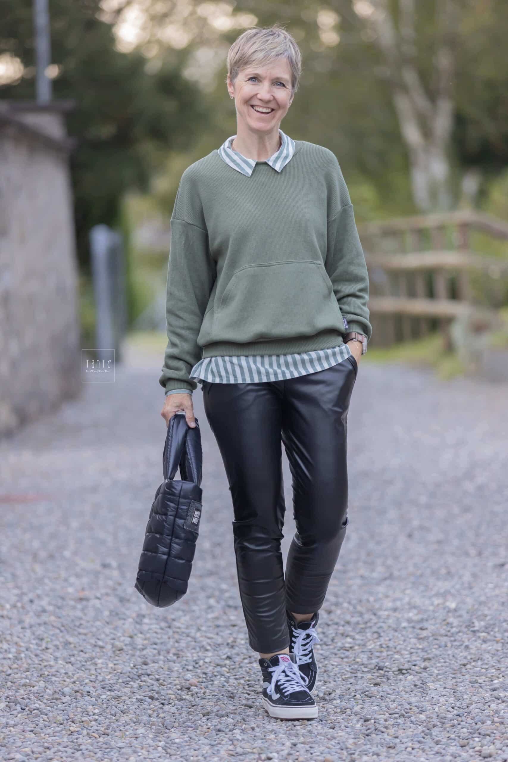 E050 Titelbild Outfit zum Nähen Kombi Schnittmuster Hose Jill Pullover Boston Bluse Cassis - Ledderleggings nähen - Meine Herzenswelt tanteemma 0713