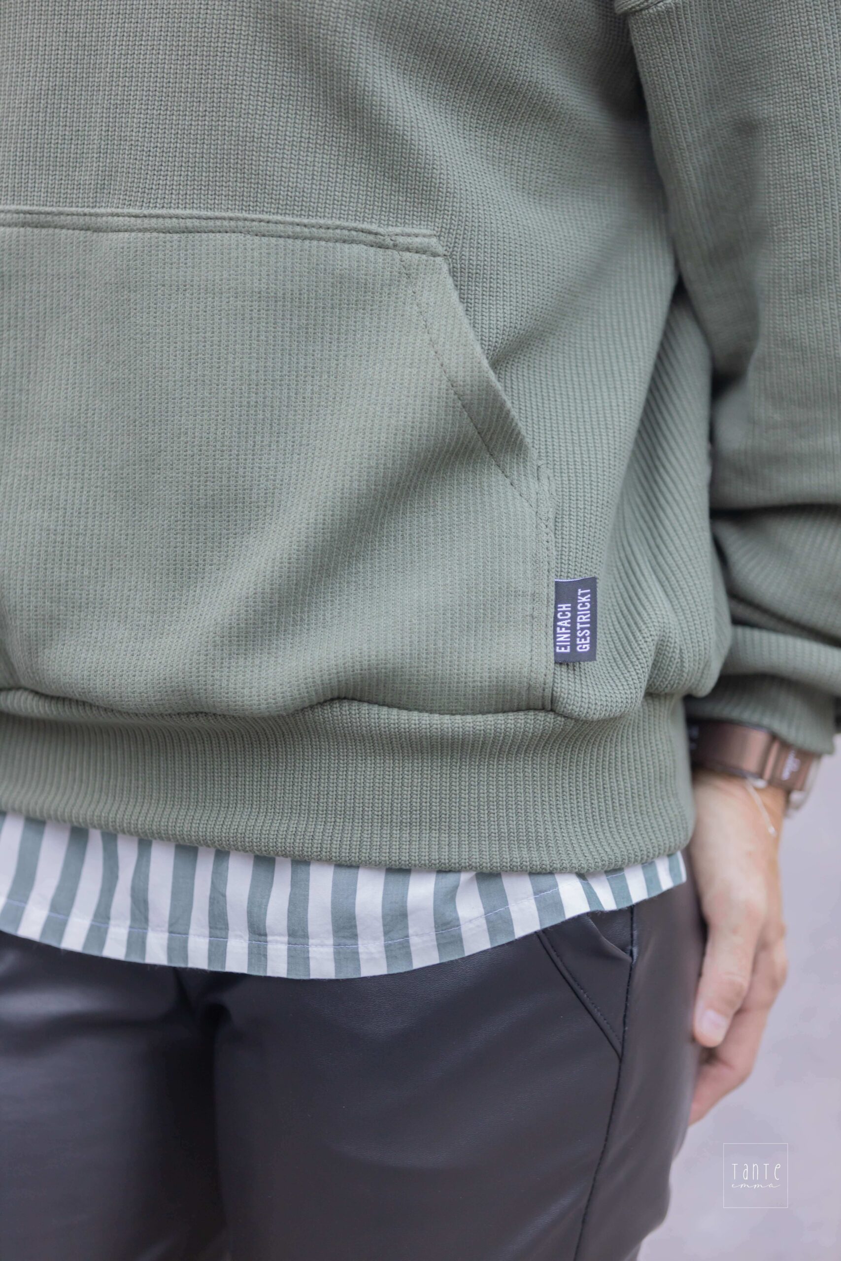 E050 Titelbild Outfit zum Nähen Kombi Schnittmuster Hose Jill Pullover Boston Bluse Cassis - Ledderleggings nähen - Meine Herzenswelt tanteemma 0749