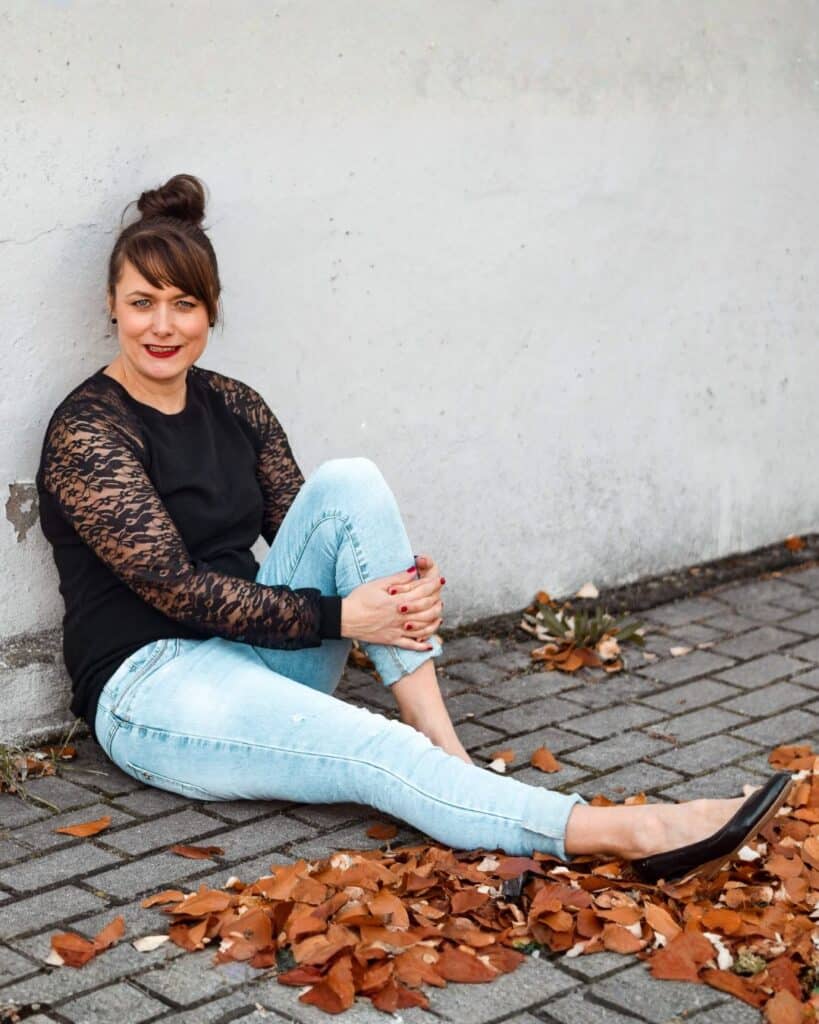 26 04 Nähen mit Spitze Pullover aus Spitze nähen eleganten Pullover nähen für Damen Mädchen Schnittmuster Vanja Meine Herzenswelt (9)